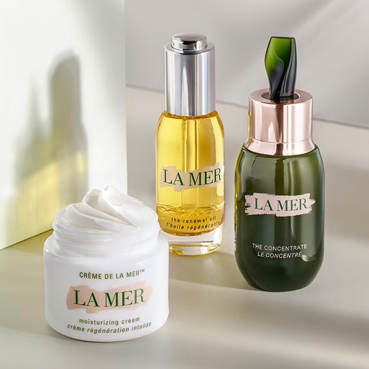 Close up of Creme de la Mer, The Concentrate and The Renewal Oil products